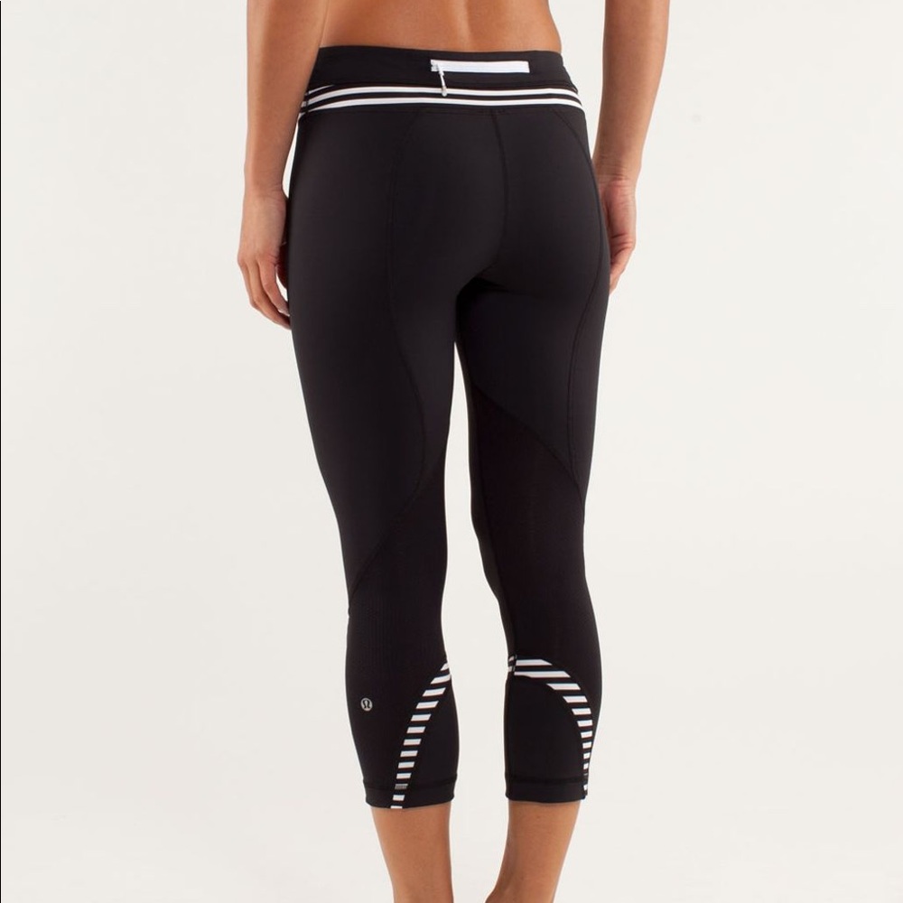 Lululemon Run: Inspire Crop II Black White Stripe